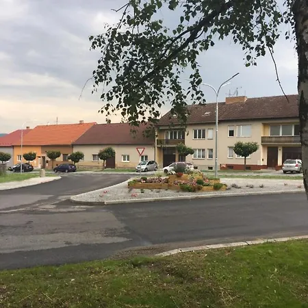 Se Zahradou V Protivine Apartment